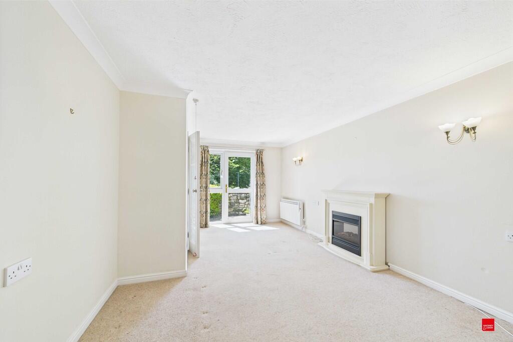 Living/Dining Roo...