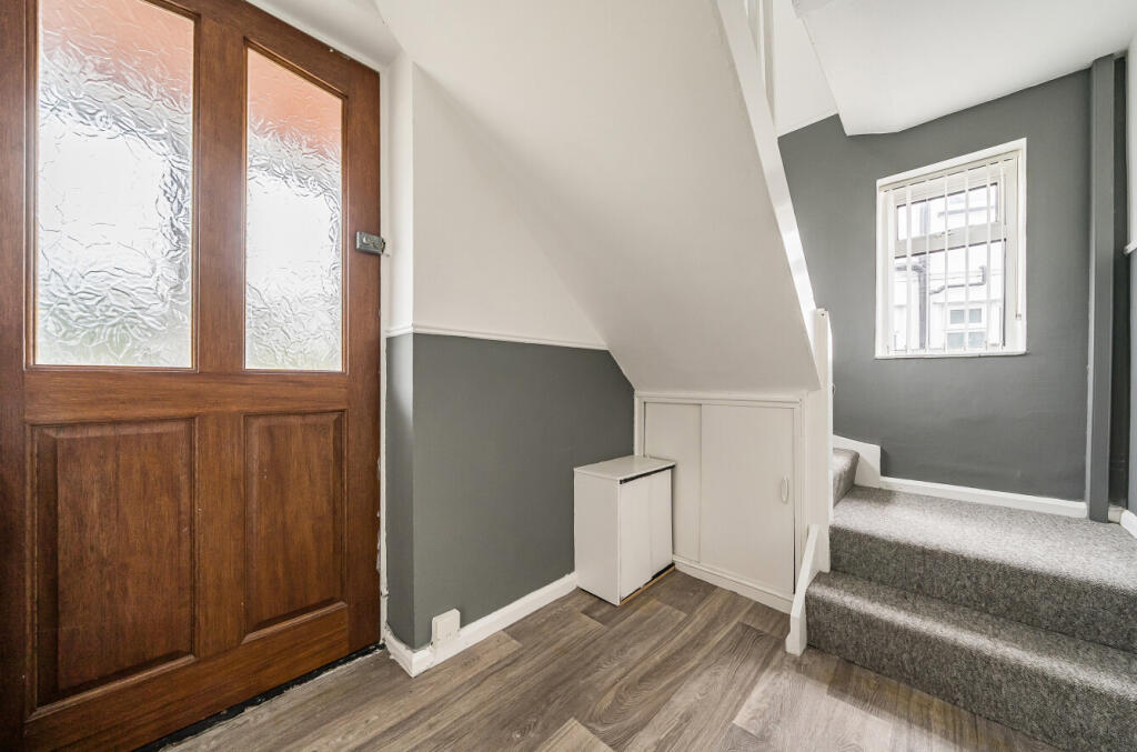 1364779-11-68ee8f...