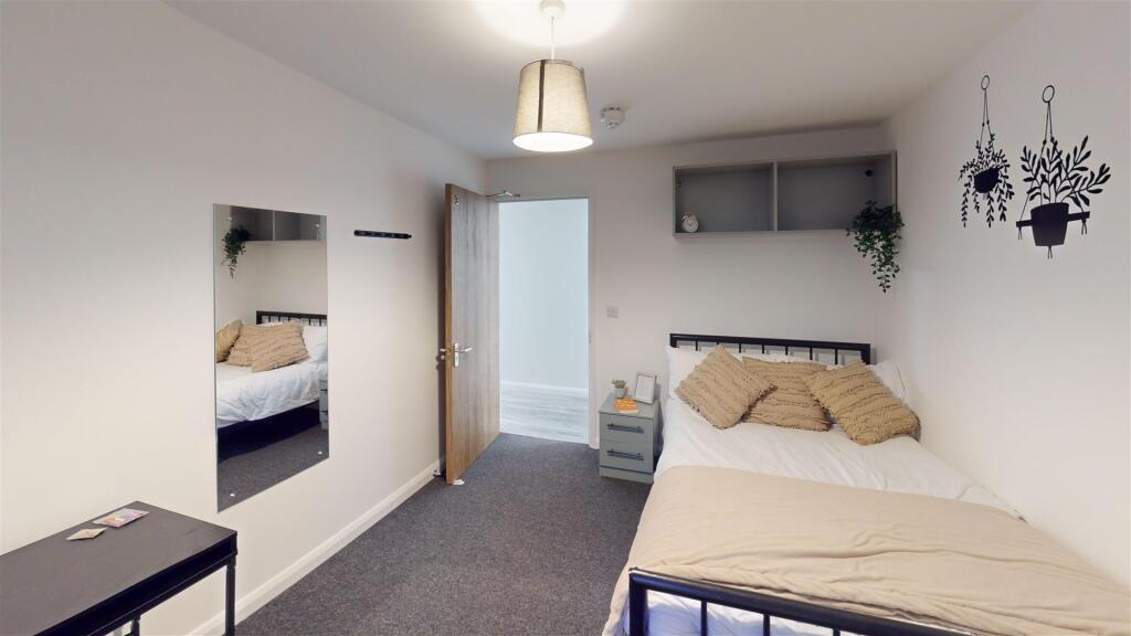 9-Piccadilly-Place-Bedroom-3 1.jpg