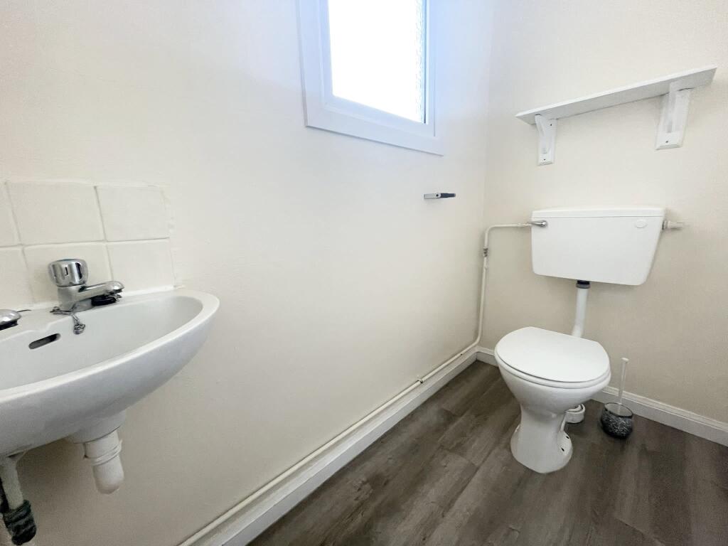 Cloakroom/wc