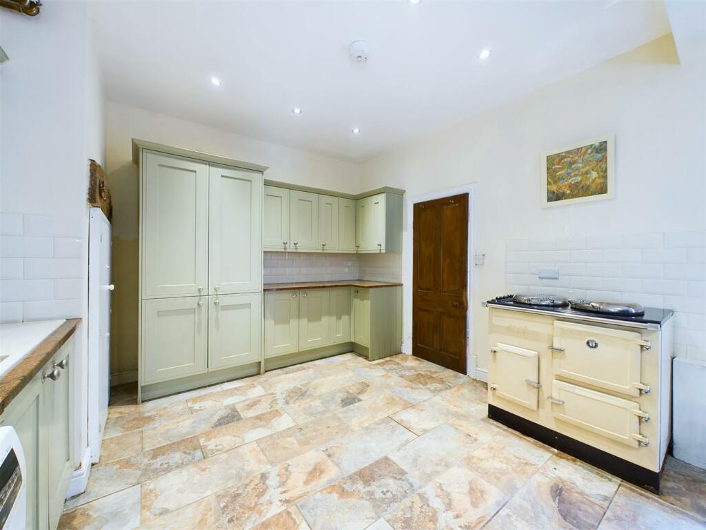 KITCHEN/ BREAKFAST ROOM