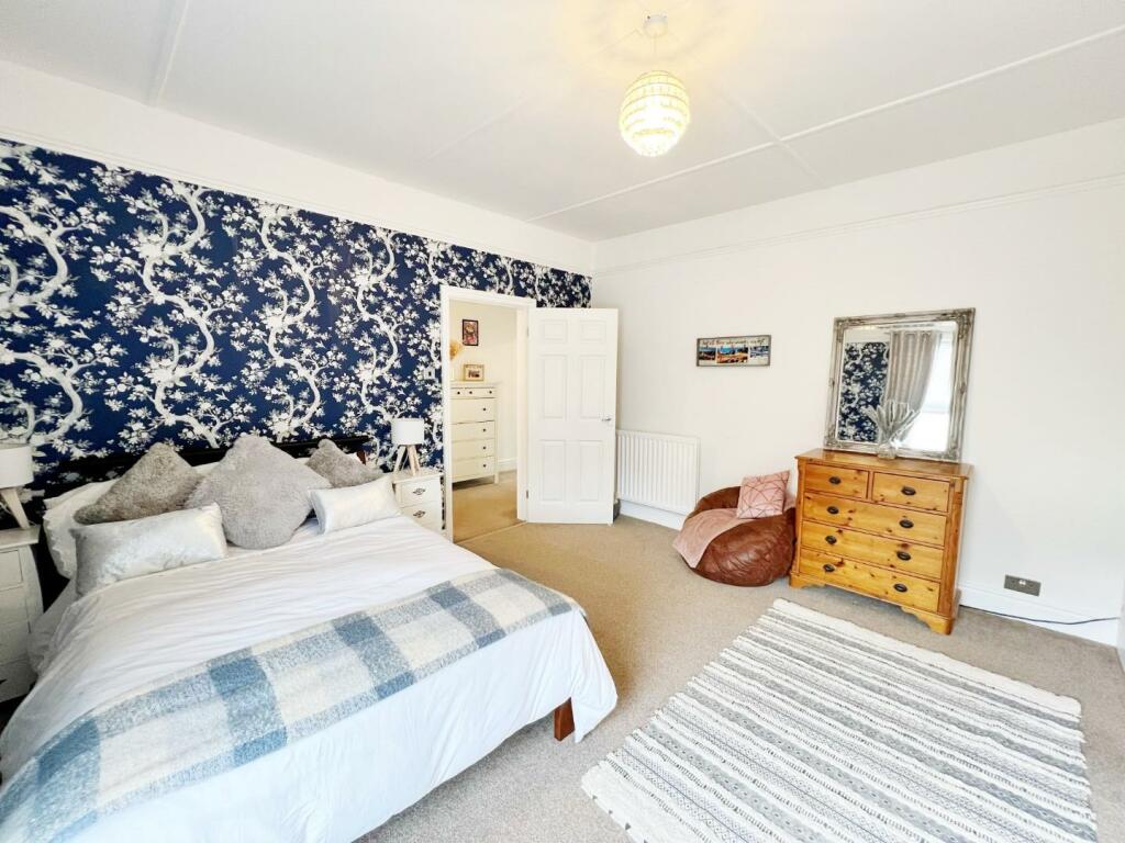 Bedroom 2 pic 4.jpg