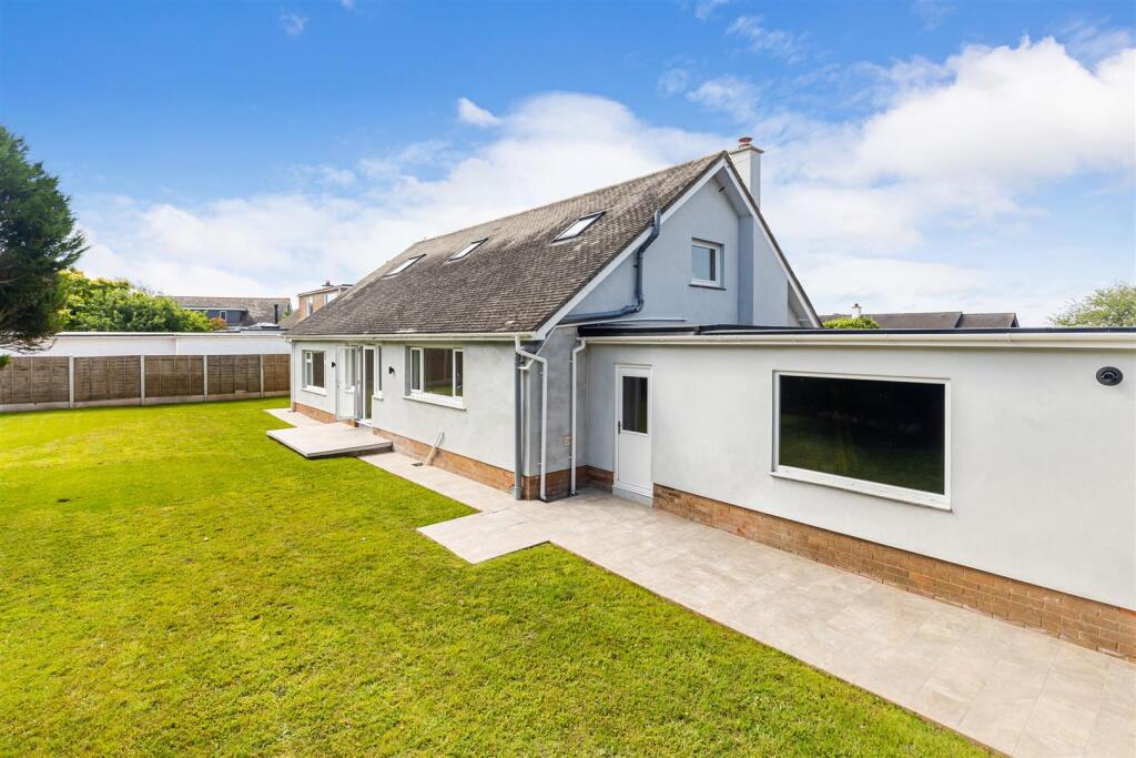 A05 - 3 Manor Bend Galmpton - 250611.jpg