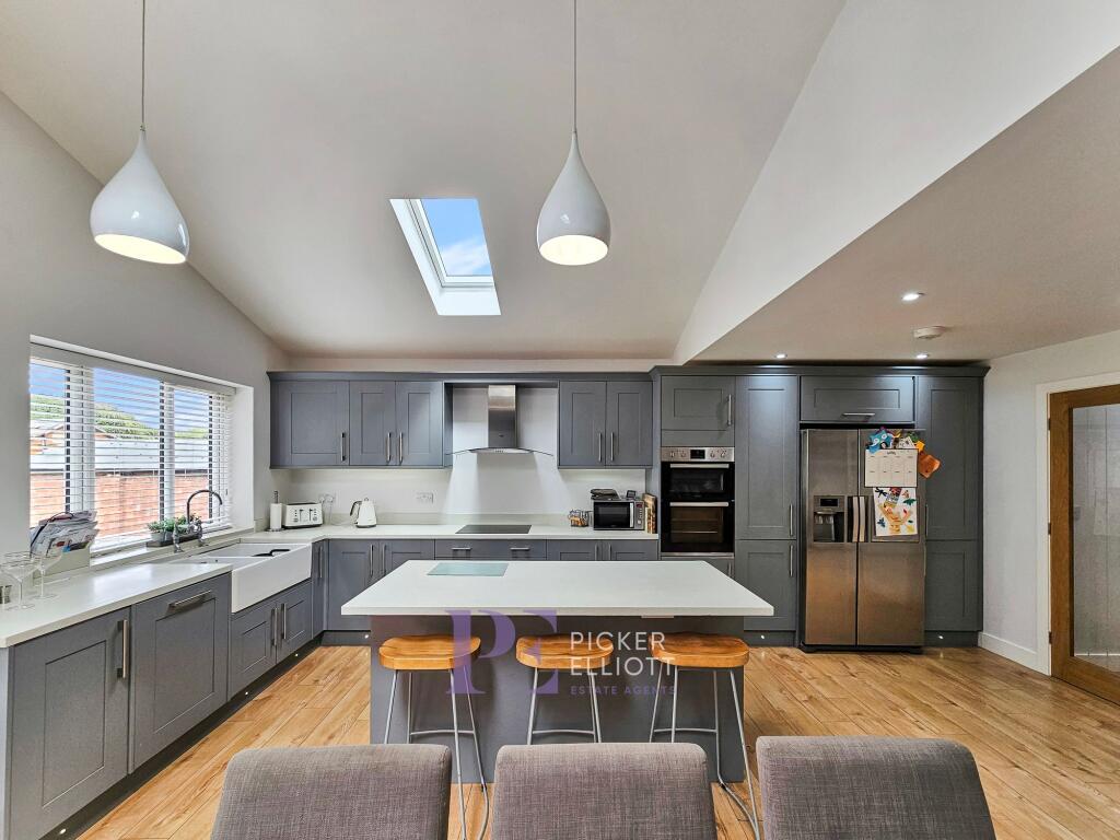 Living, kitchen dining room