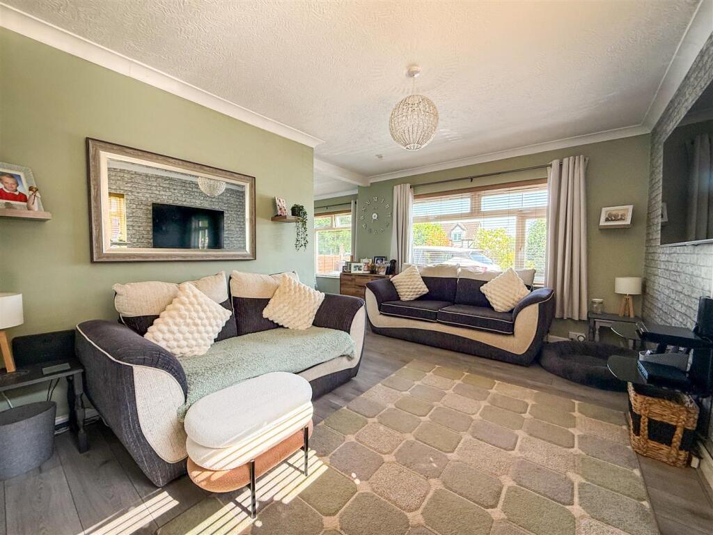 LOUNGE AREA VIEW