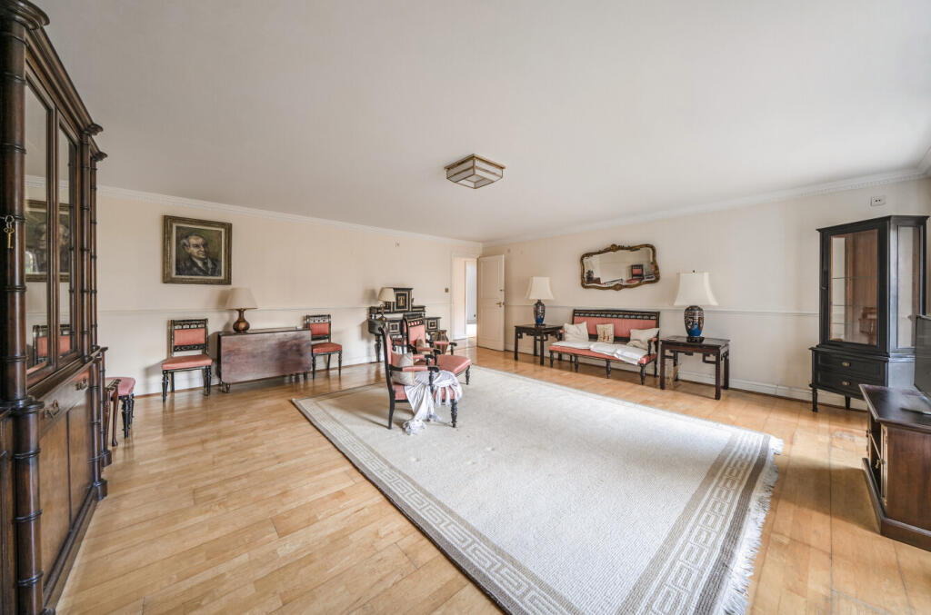 1389038-8-693a987...