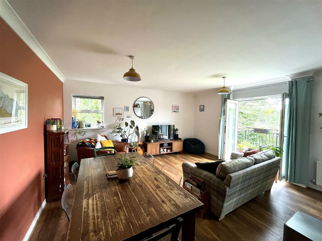 Living_Room3.jpeg