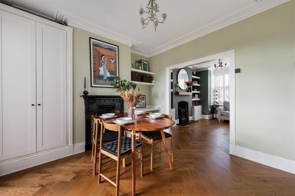 Selwyn Avenue E4