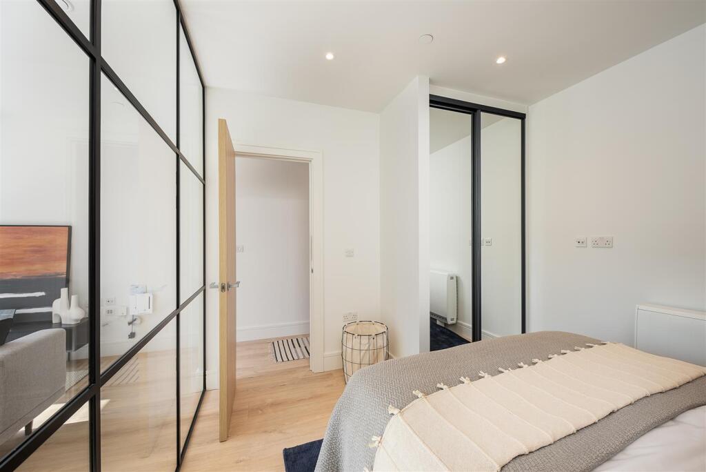 Show flat 3_HR-007.jpg