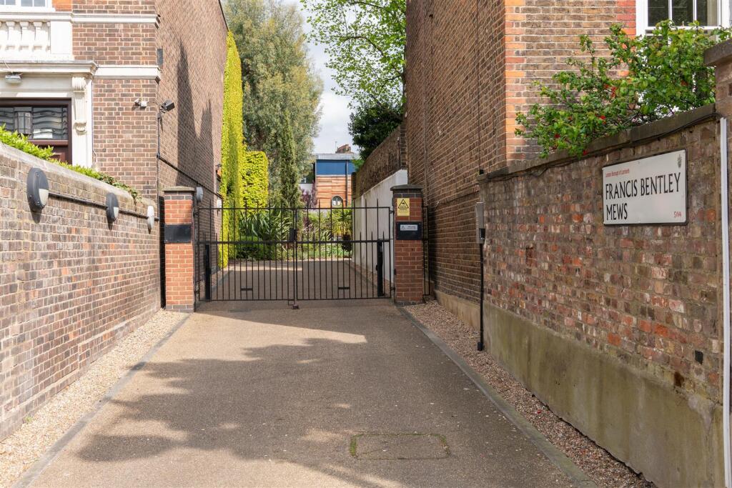 Francis Bentley Mews Hi-51.jpg