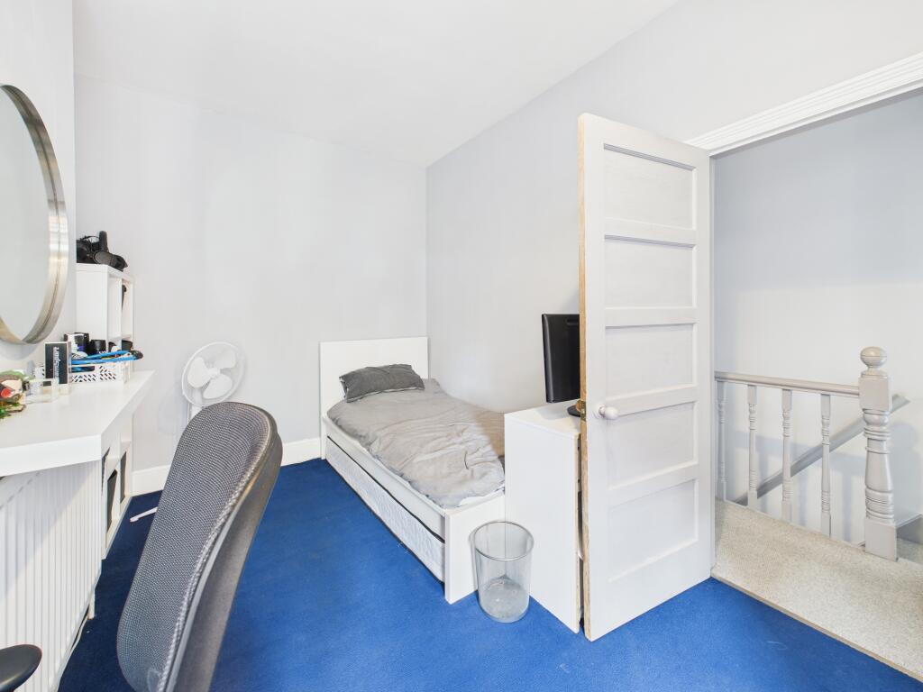 CAM05192G0-PR0142-STILL022