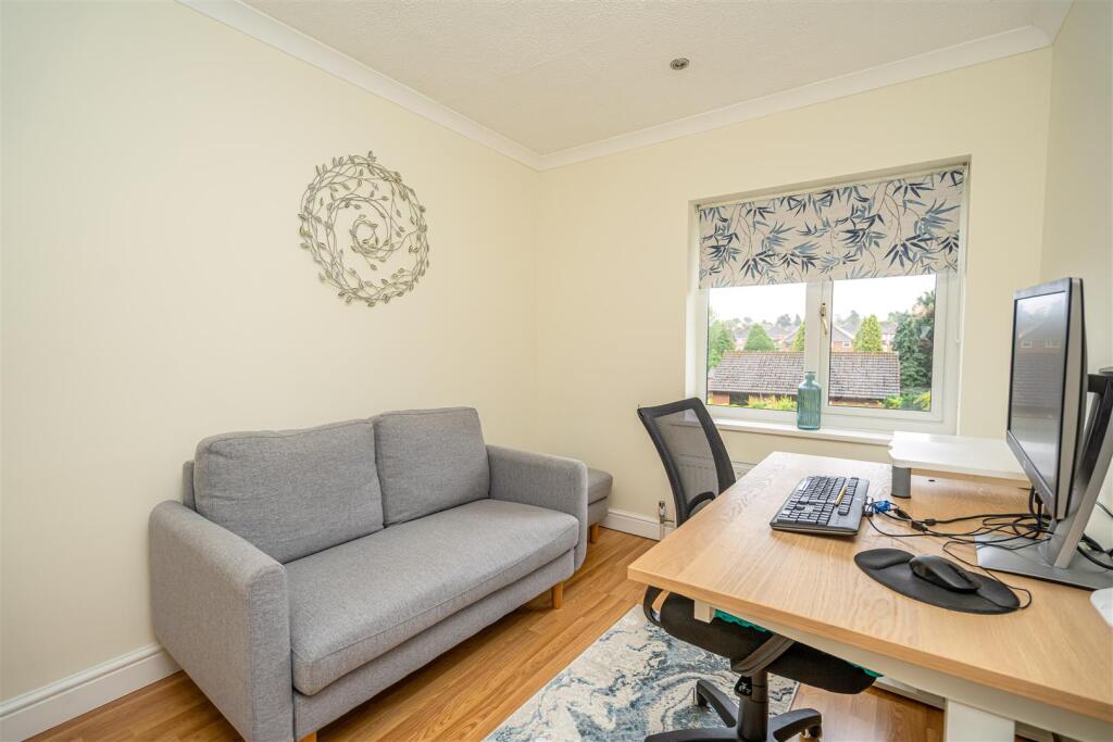 9 Sutherland Drive - Office.jpg