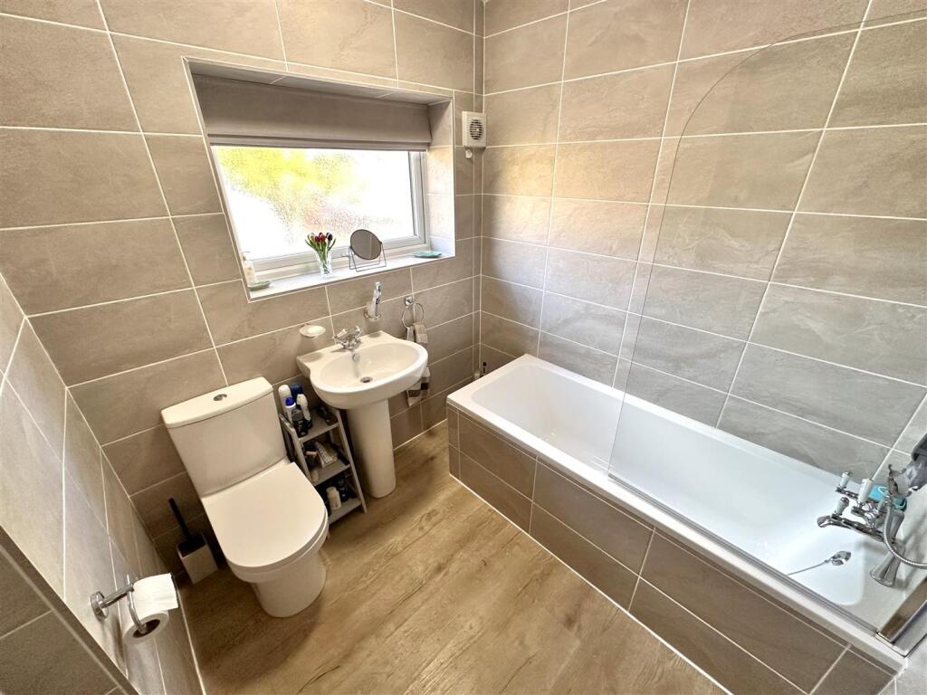 Stylish Modern Bathroom 339