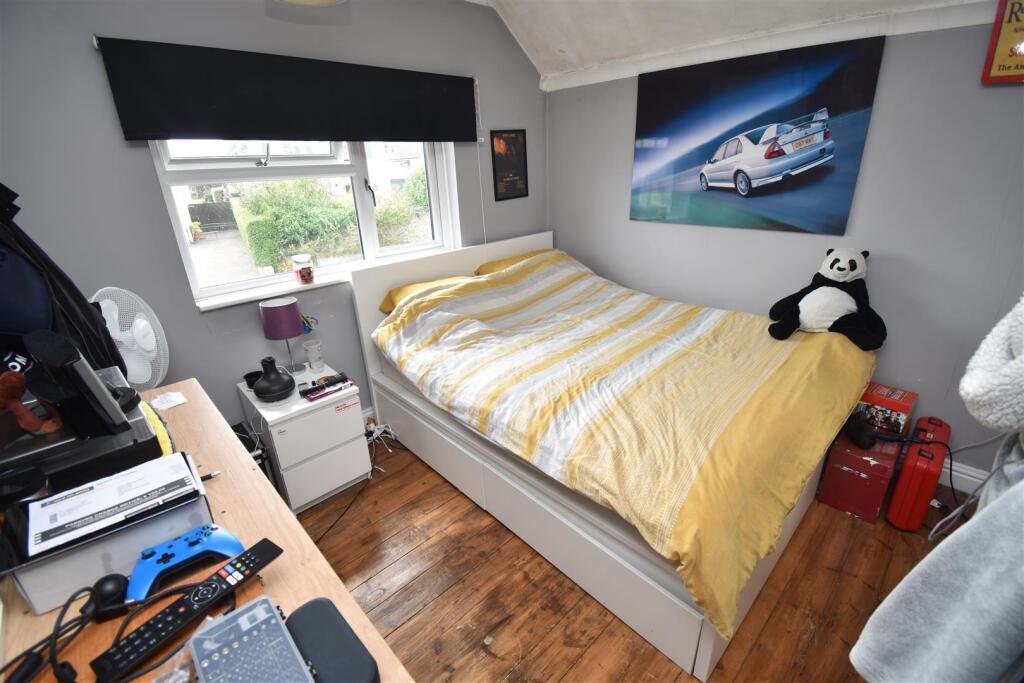 bedroom 2.JPG