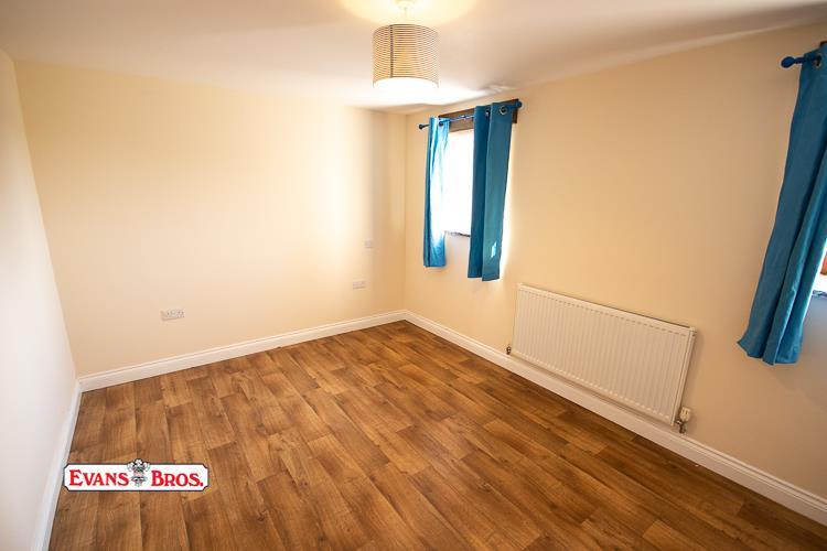GROUND FLOOR BEDROOM 1