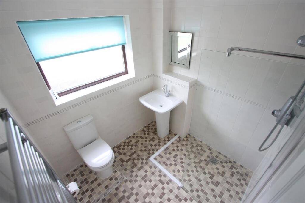 15 Wheatfield Crescent Shower Room
