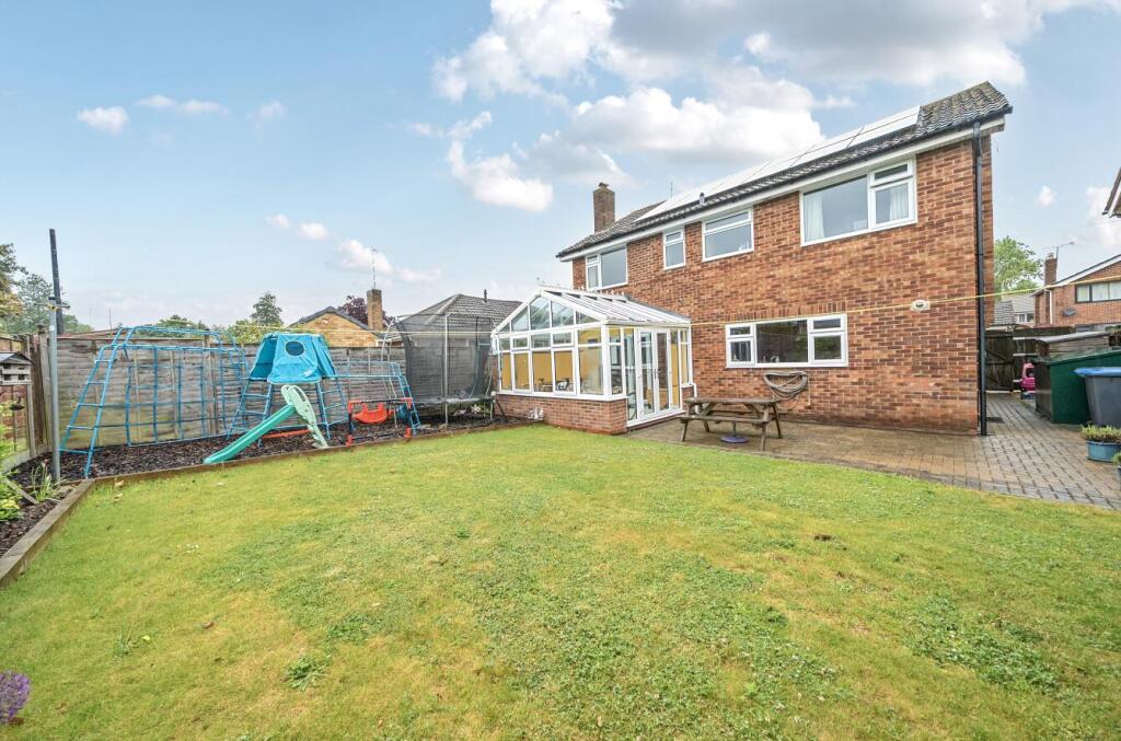 2 Gainsborough Crescent, Hillmorton (3).JPG