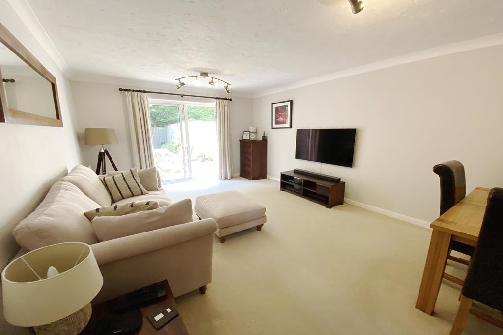Lounge/Dining Rm