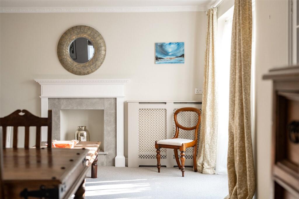 Sitting/Dining Room