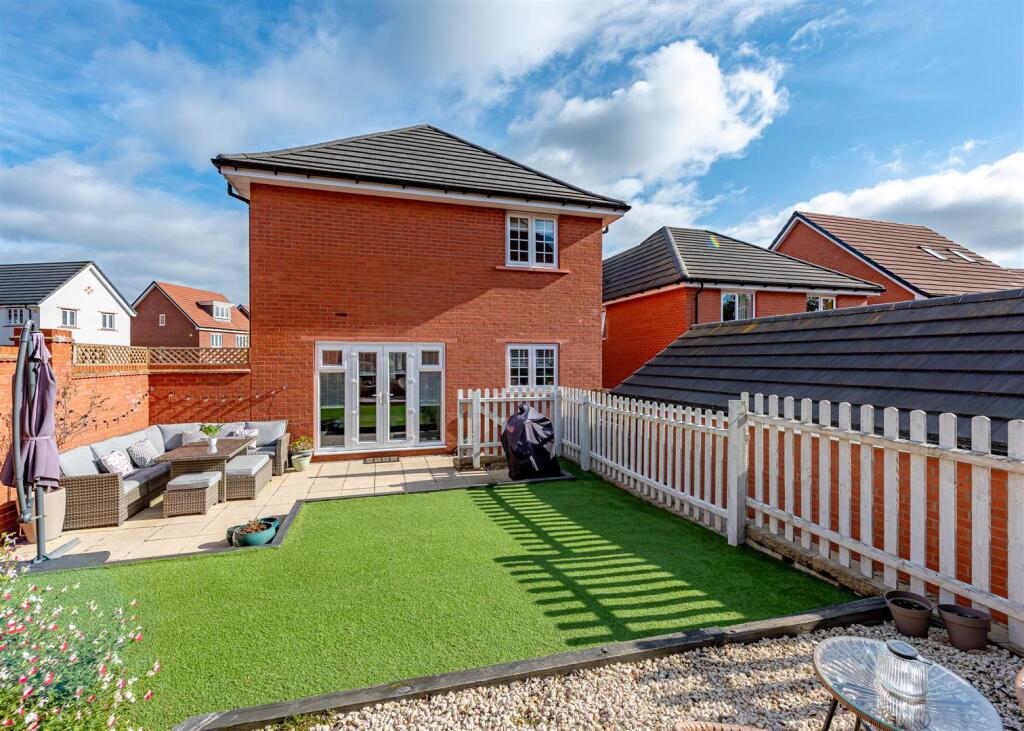 1 Clover Drive-External (4).jpg