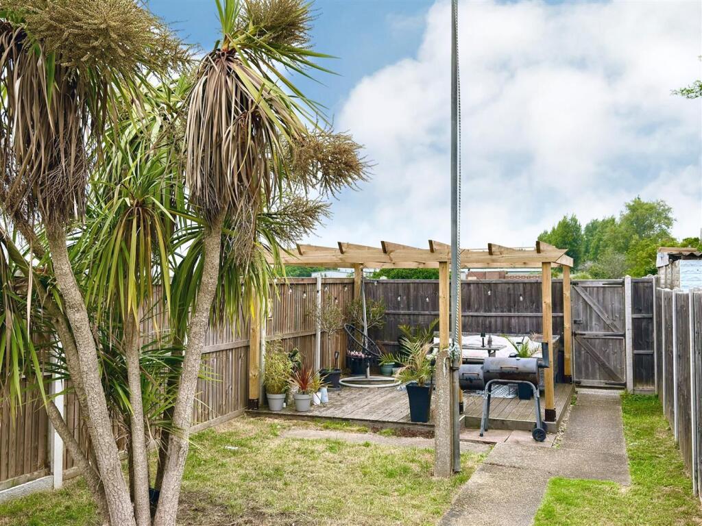 REAR OF GARDEN.jpg