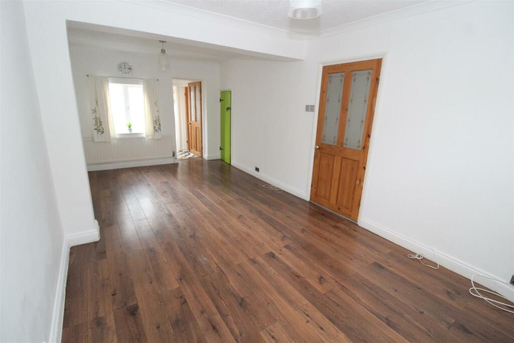Sitting Room/Dining Room