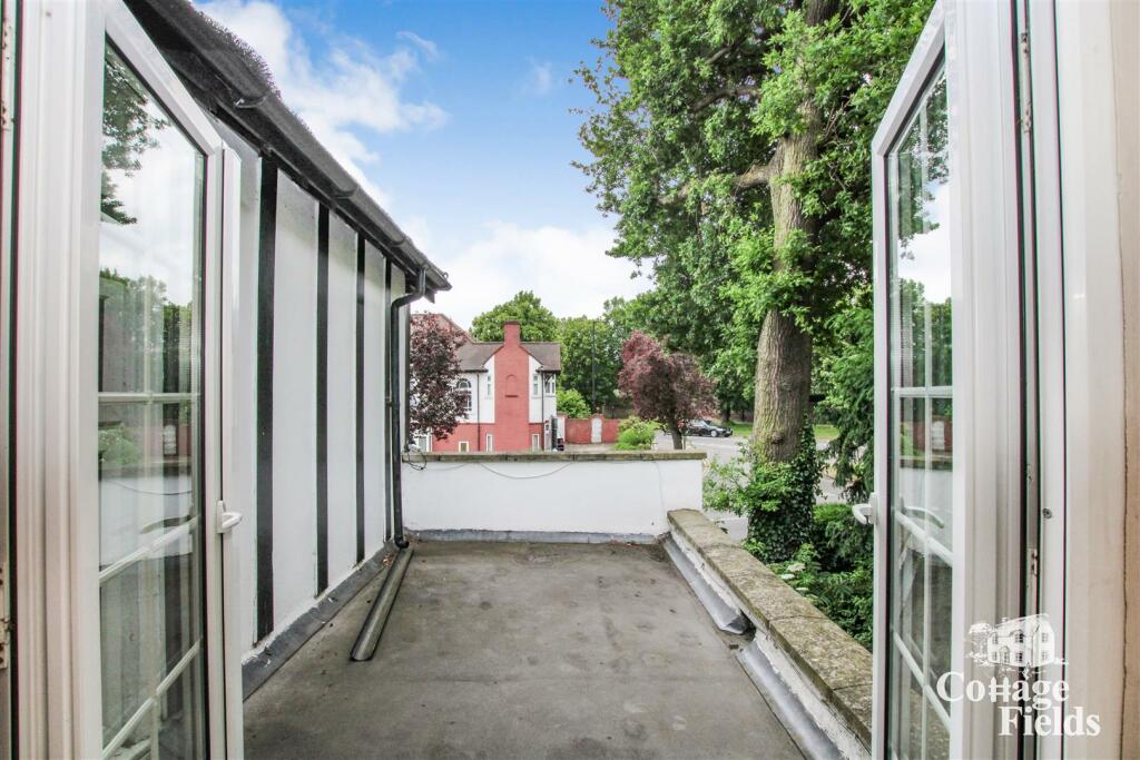 bedroom 4 balcony.JPG