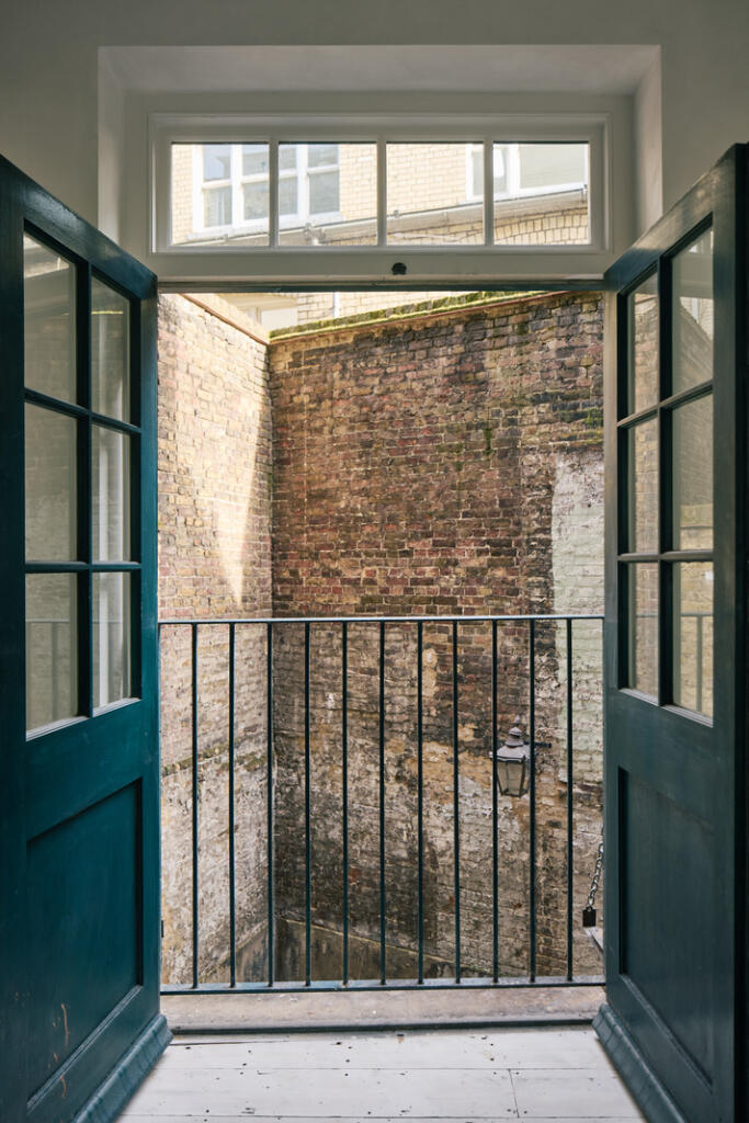 258589 - DGLA1257.jpg