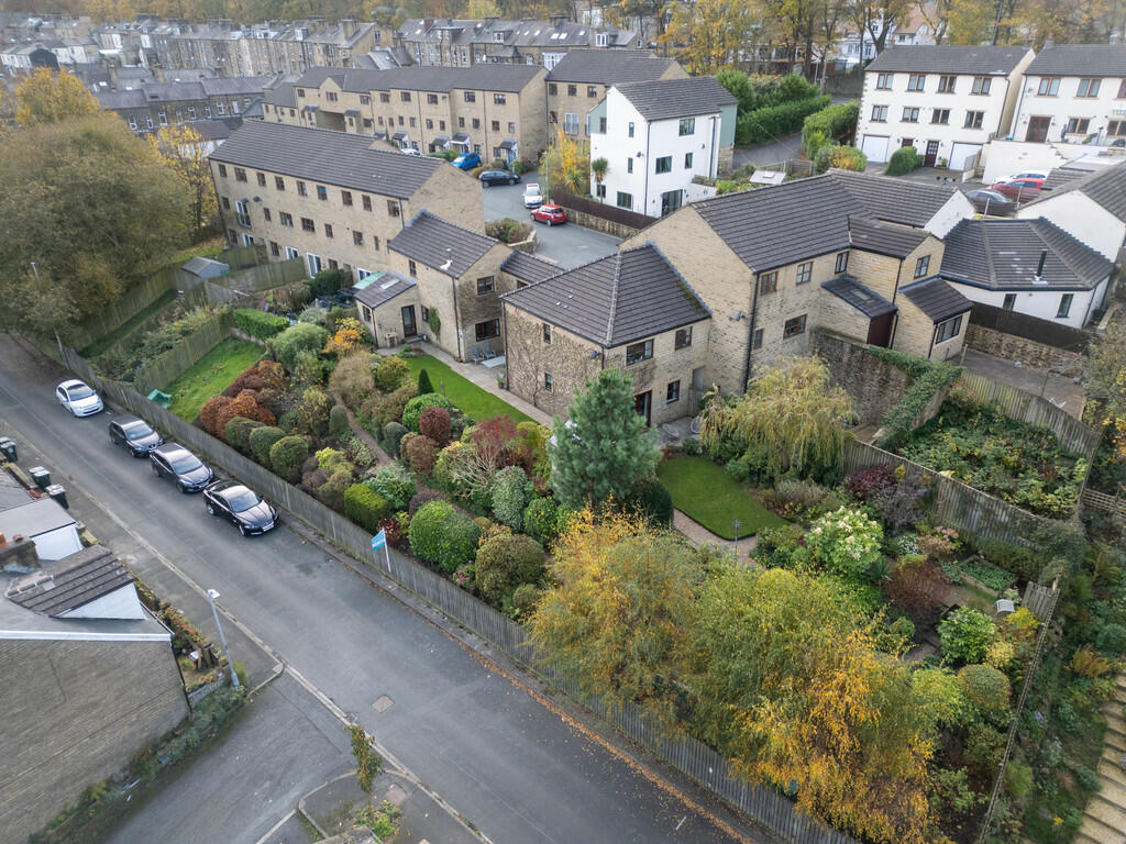 10 Baileys Croft-...