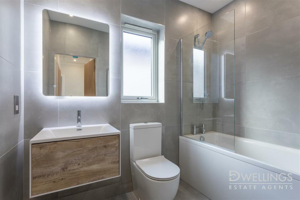 BEECH DRIVE - BATHROOM
