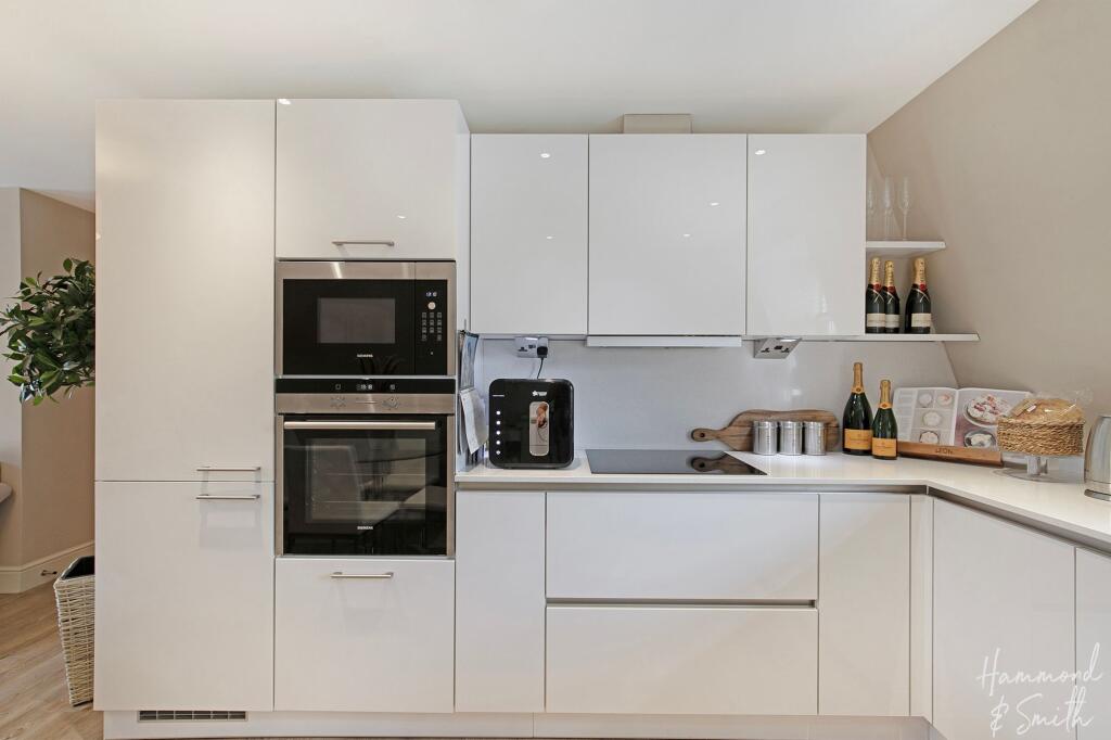 Kitchen / Dining Area