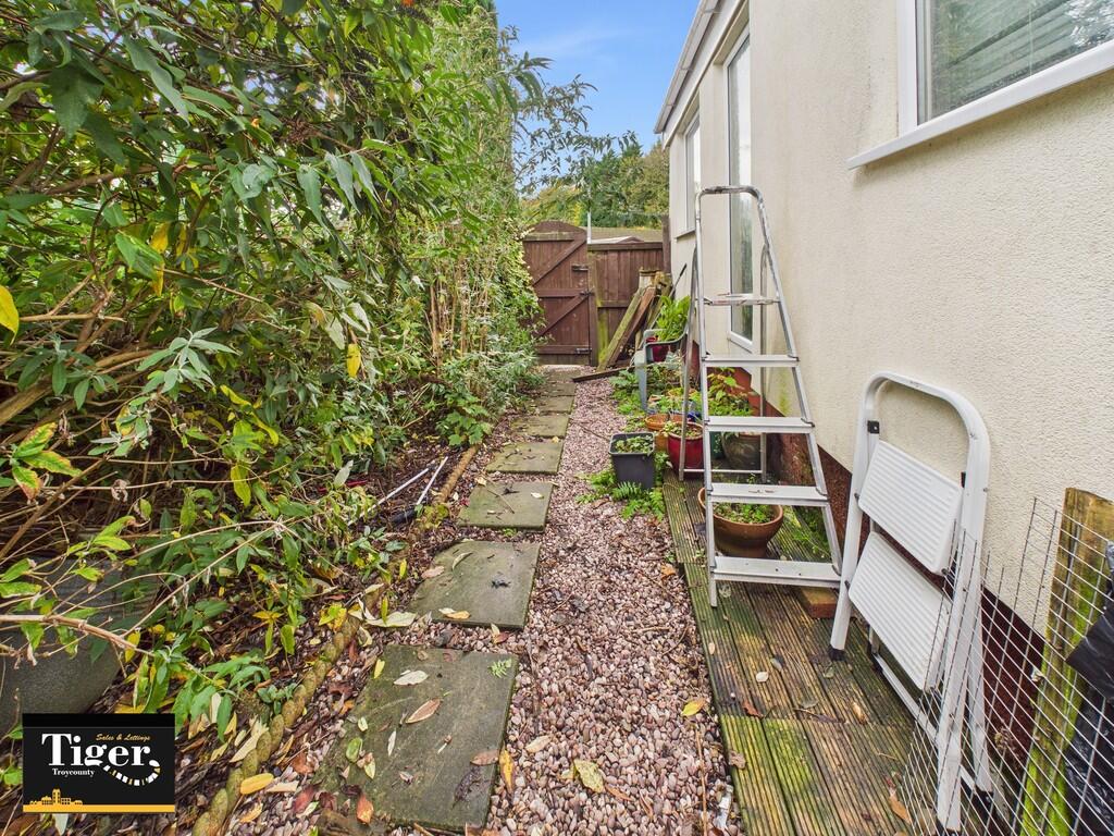 CAM02176G0-PR0736...