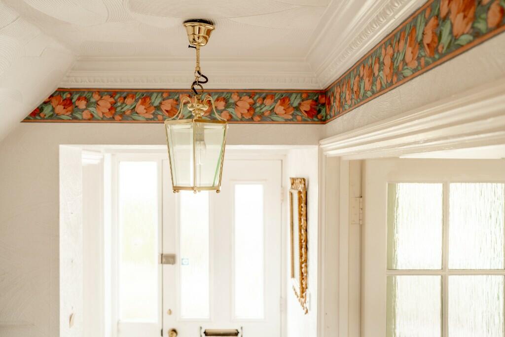 Neutral decor