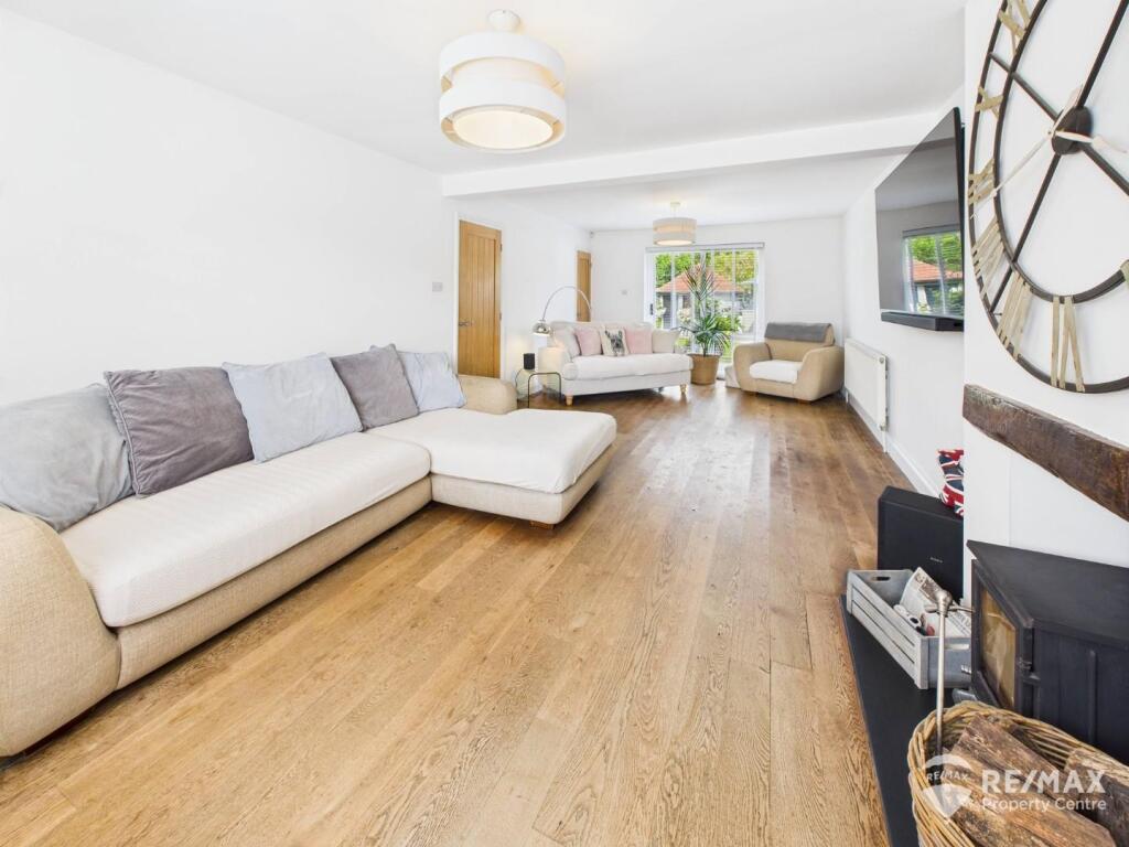 Living Room 4.jpg