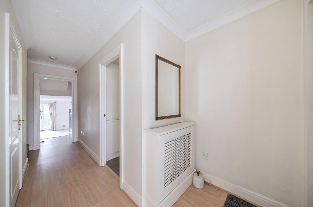 1396176-3-695d210...