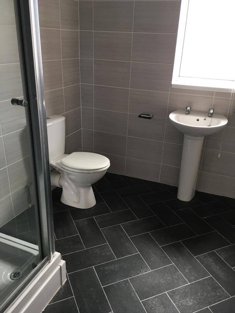4) 18 Melbourne Street Bathroom 2 21.07.2020.jpg