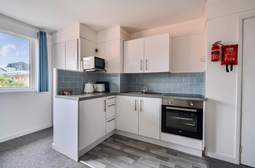 1393369-9-6943d92...