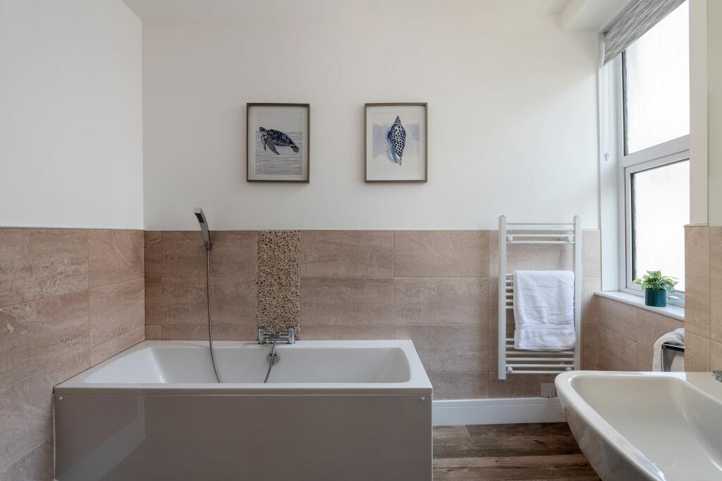 2A River View, Kingswear, Family Bathroom