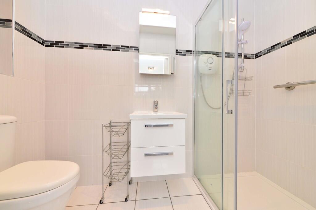 3 Deeley Close - ...