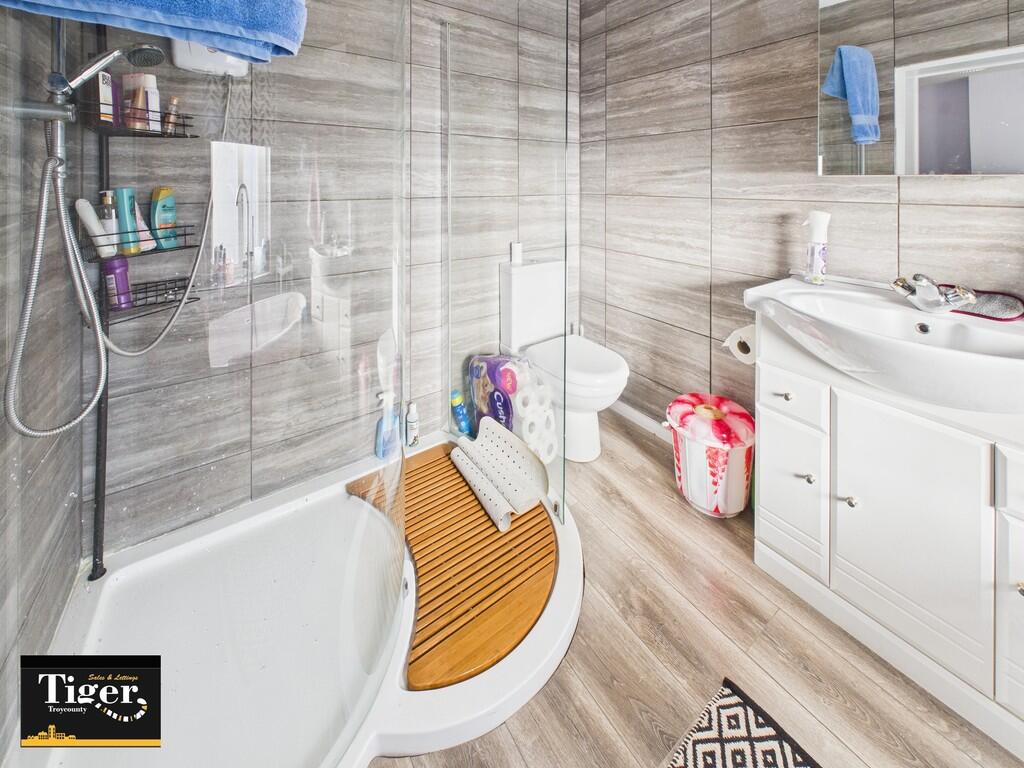 CAM02176G0-PR0757...