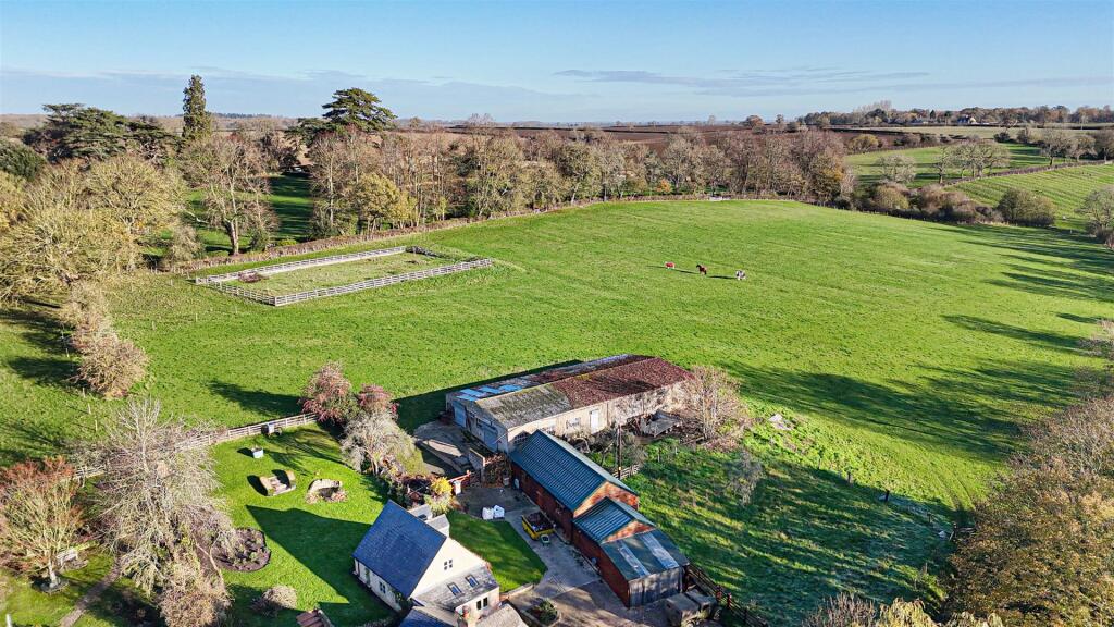 Barn for Conversion, Church End, Leckhampstead (dr