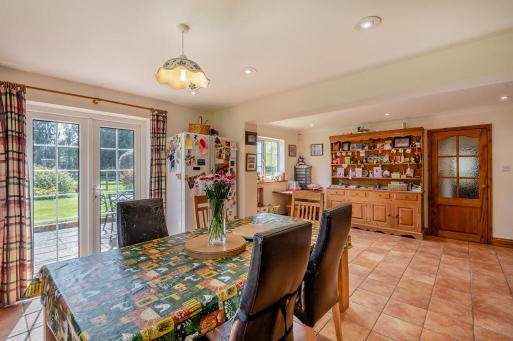 Kitchen/Breakfast Rm