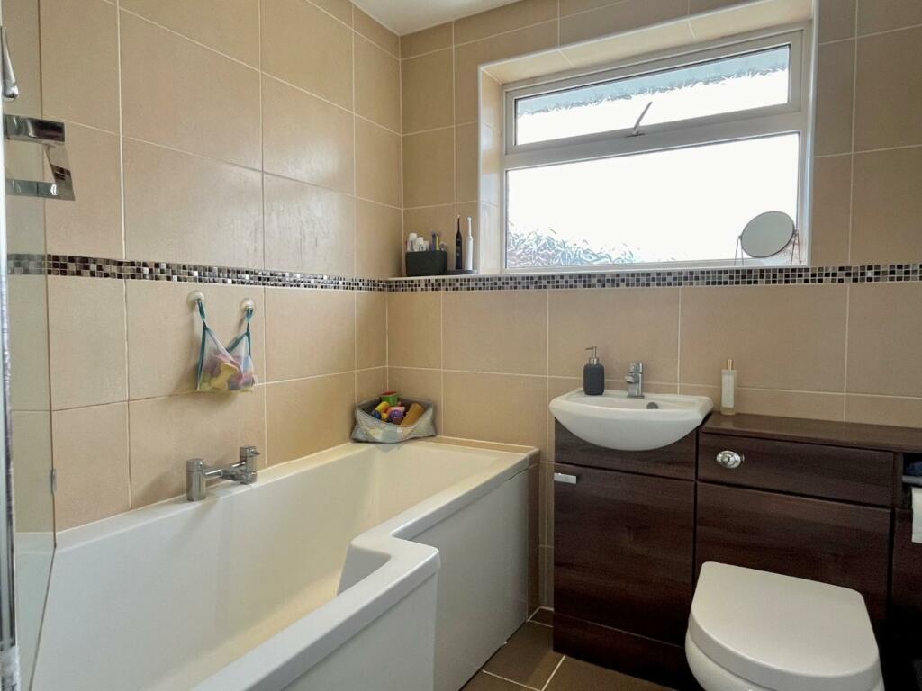 bathroom 1.jpg