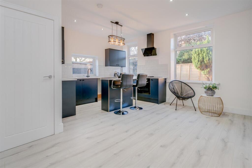 4 Cliffe End Road-24.jpg