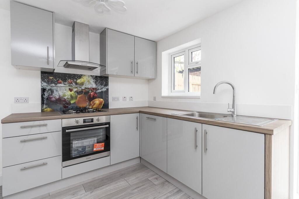 7 Coniston Close-08