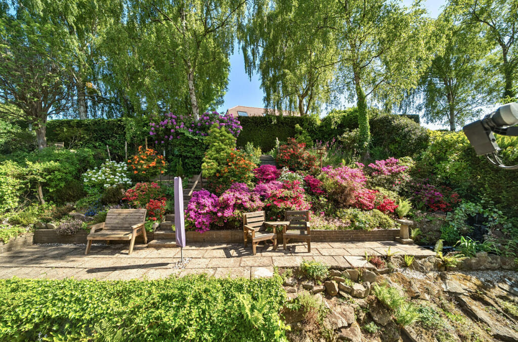 1298401-9-682de9b...