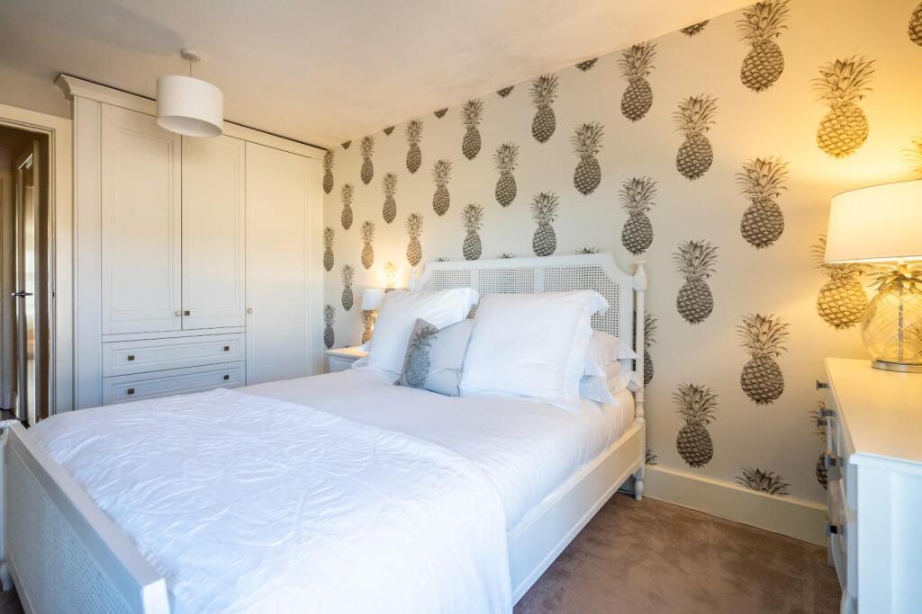 flat 4 80 alma terrace-10.jpg