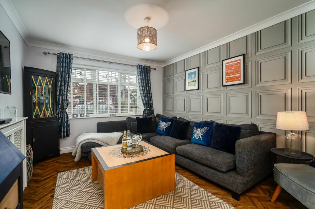 Lounge/Dining Room