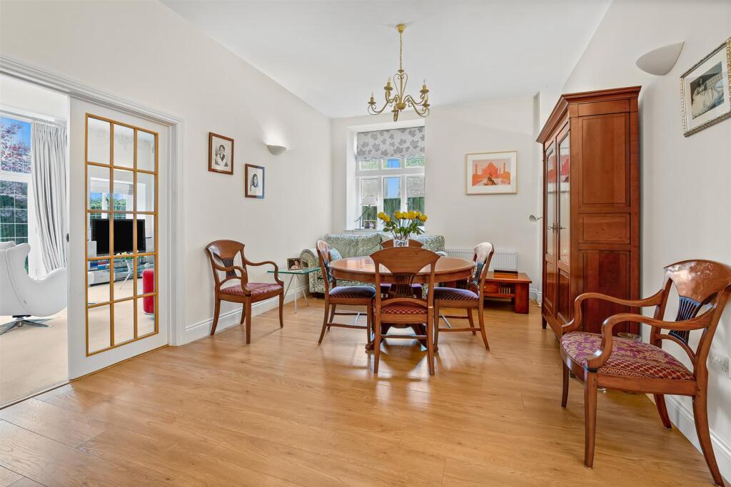 3 Coachouse Mews-15.jpg