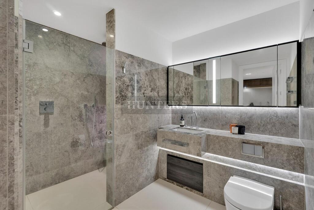 Bathroom        .jpg